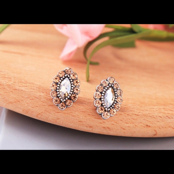 Jewelry - Earrings ♨️‼️ 3 for $20 Must bundle